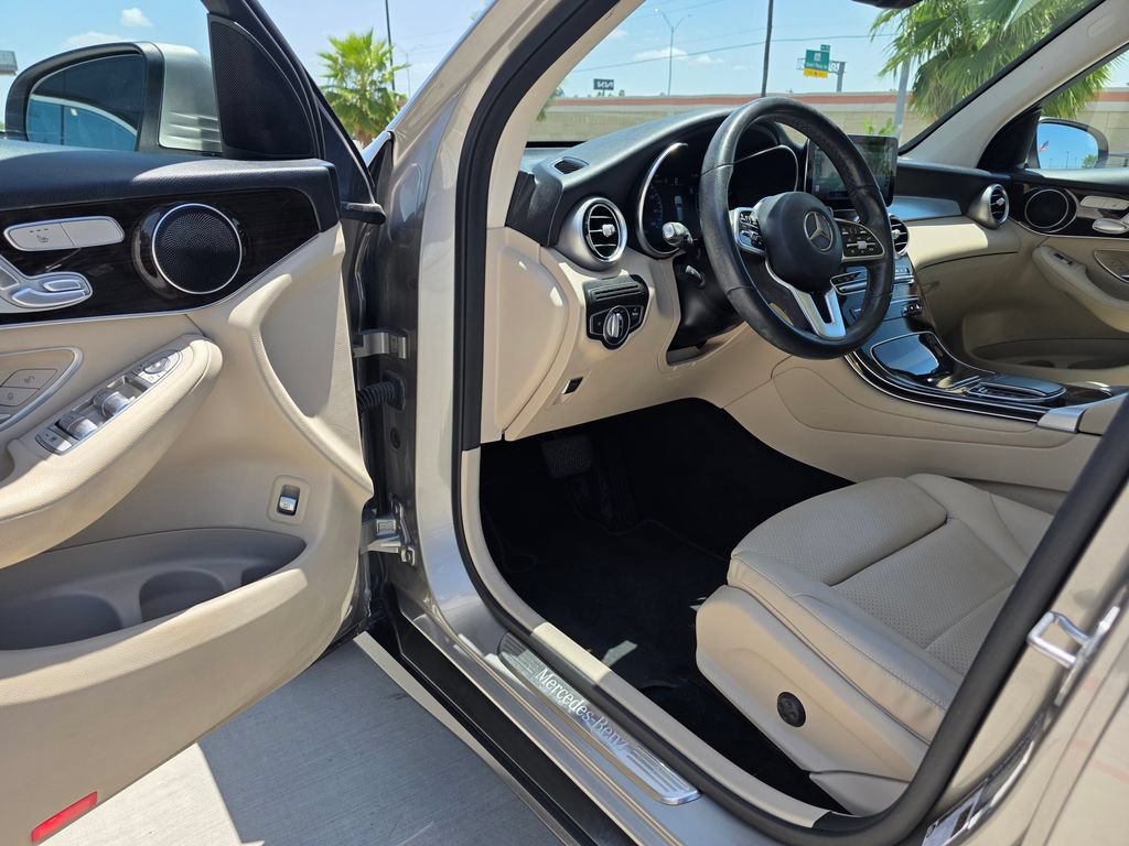 Certified 2022 Mercedes-Benz GLC 300 image 2