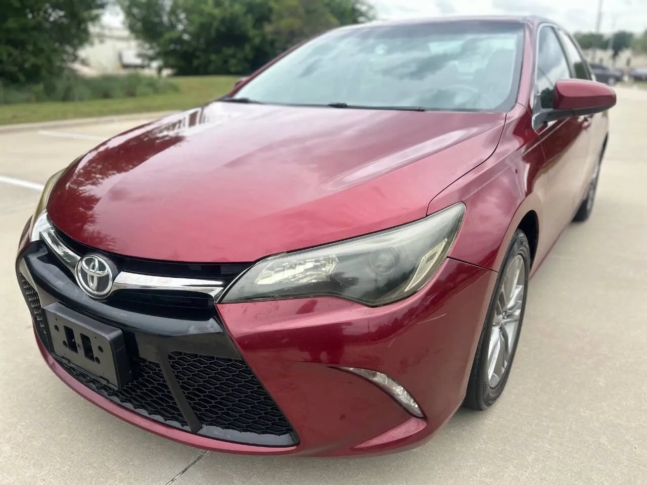 Used 2017 Toyota Camry SE FWD image 2