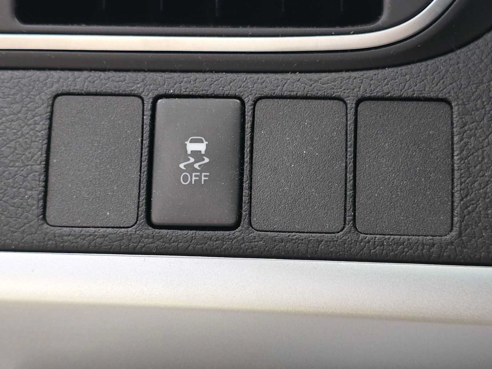Used 2016 Toyota Camry SE w/ Moonroof Package FWD image 16