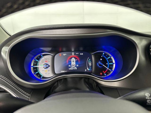 Used 2024 Chrysler Pacifica Select image 17