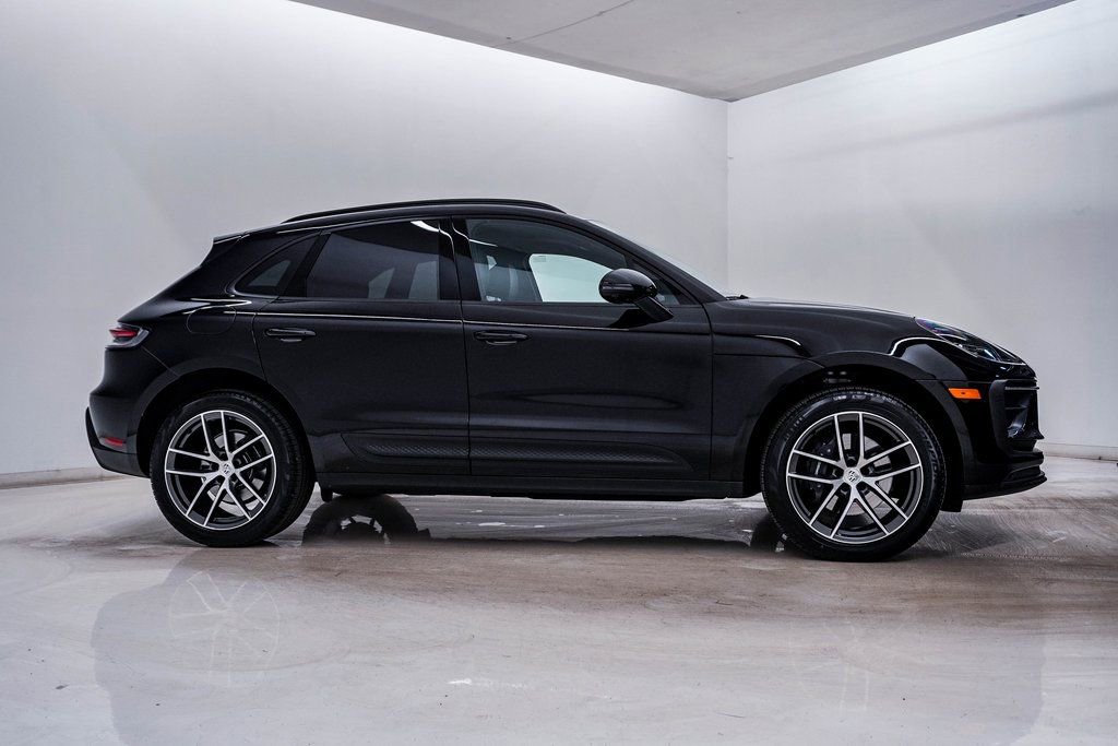 Certified 2025 Porsche Macan image 9