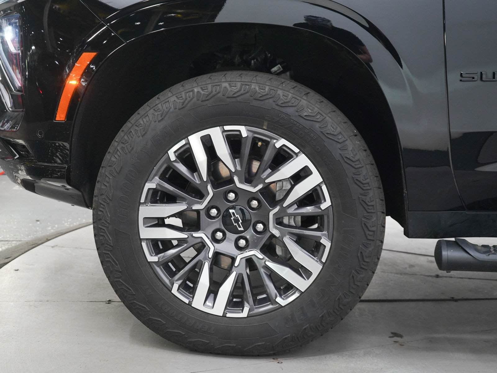 Used 2025 Chevrolet Suburban Z71 AWD/4WD image 32