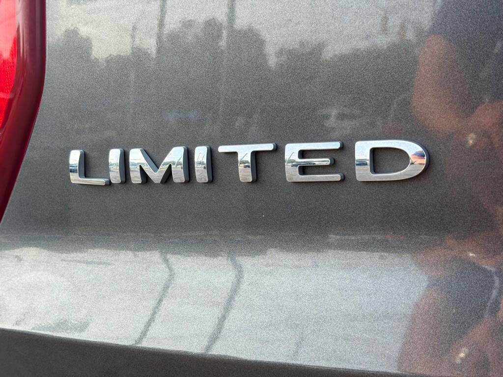 Used 2017 Ford Explorer Limited image 25