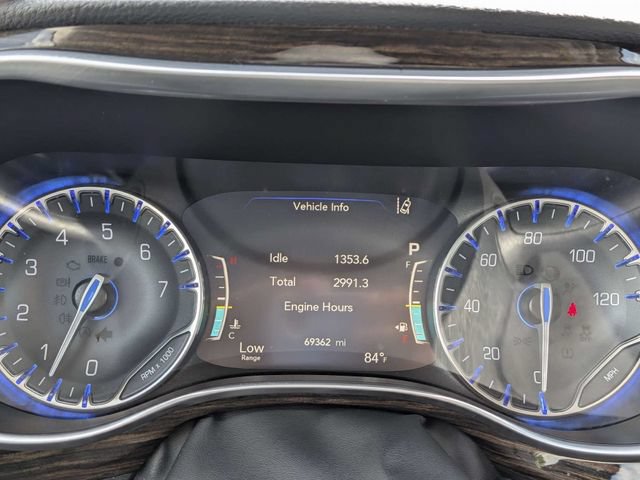 Used 2023 Chrysler Pacifica Limited FWD image 31