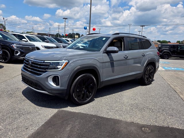 New 2026 Volkswagen Atlas SE FWD image 3