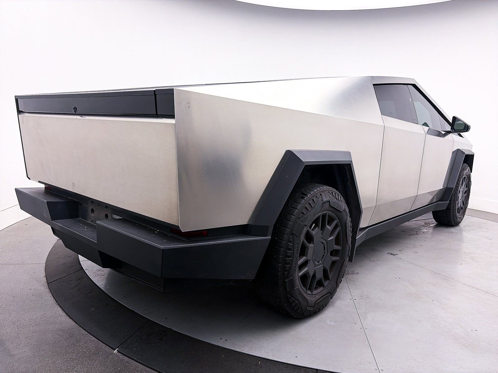 Used 2024 Tesla Cybertruck AWD Crew Cab image 13