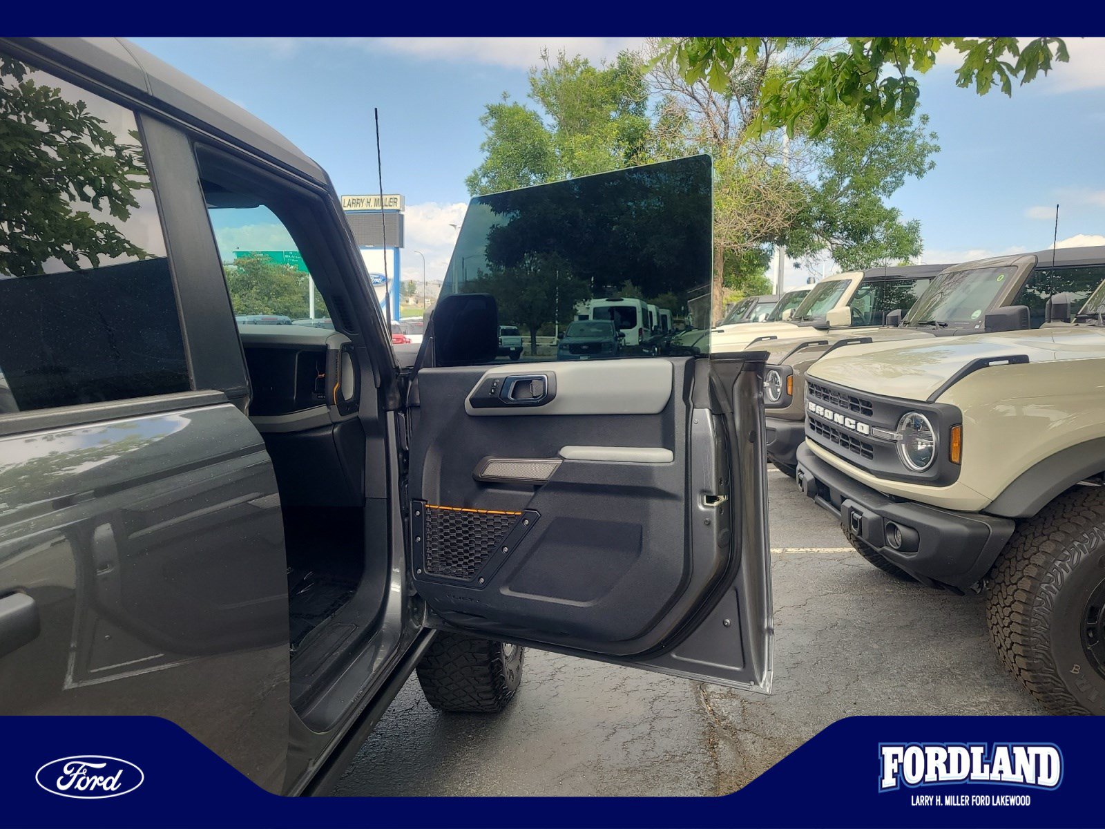 Used 2023 Ford Bronco Badlands w/ Sasquatch Package AWD/4WD image 16