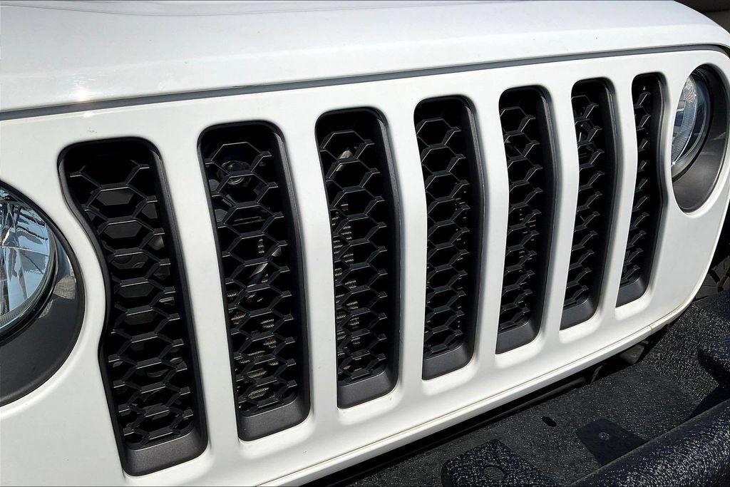 Used 2020 Jeep Gladiator Rubicon w/ Trailer Tow Package AWD/4WD image 37