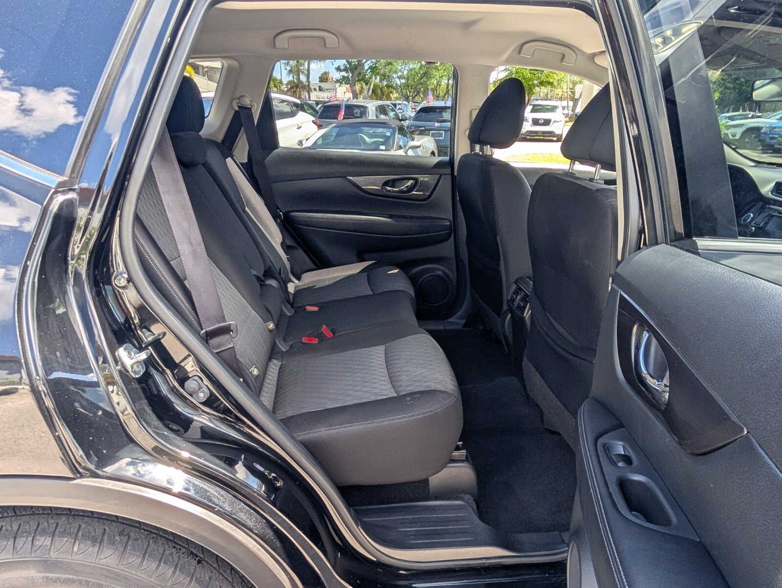 Used 2020 Nissan Rogue SV FWD image 19