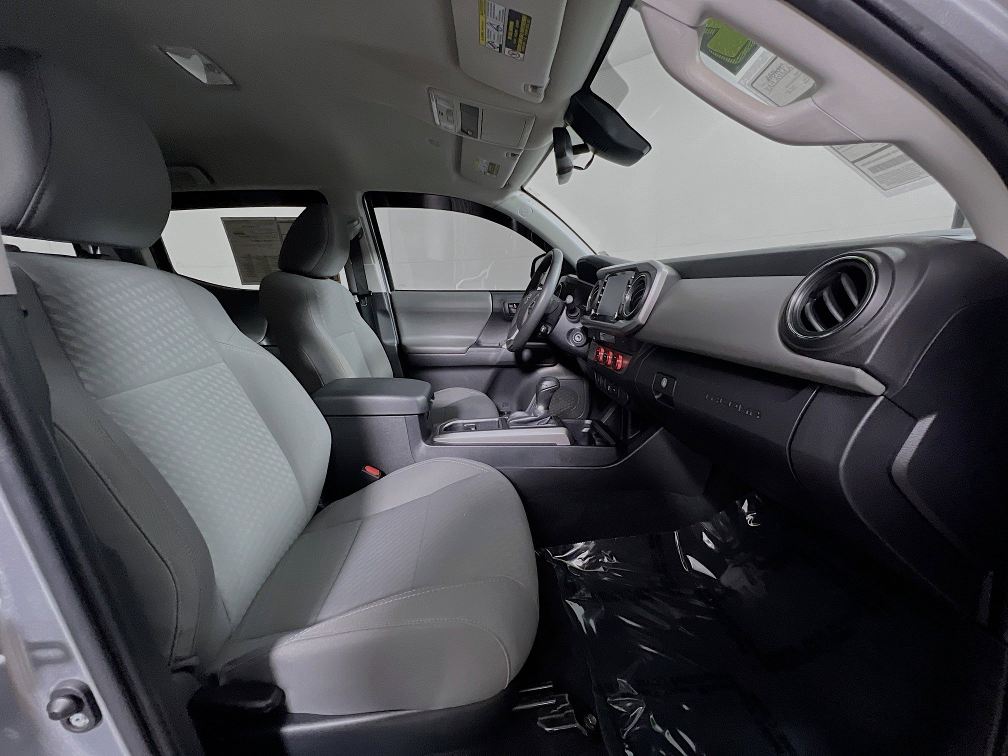 Used 2022 Toyota Tacoma SR5 w/ Technology Package RWD image 31