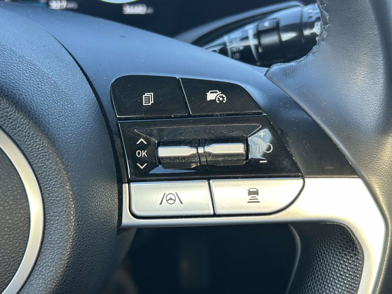 Used 2025 Hyundai Elantra Limited FWD image 24