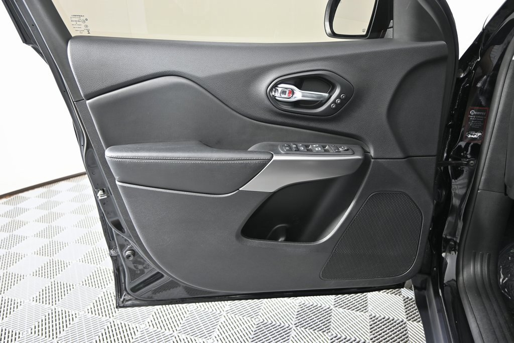 Used 2022 Jeep Cherokee Limited image 19