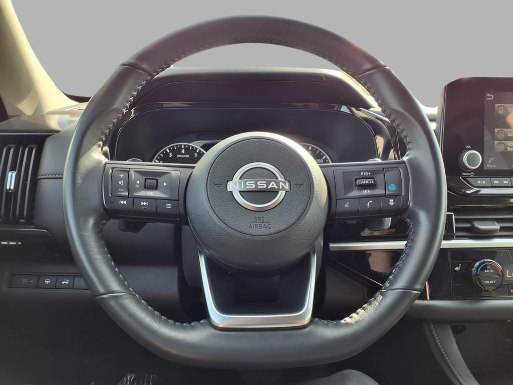 Used 2025 Nissan Pathfinder SV image 15