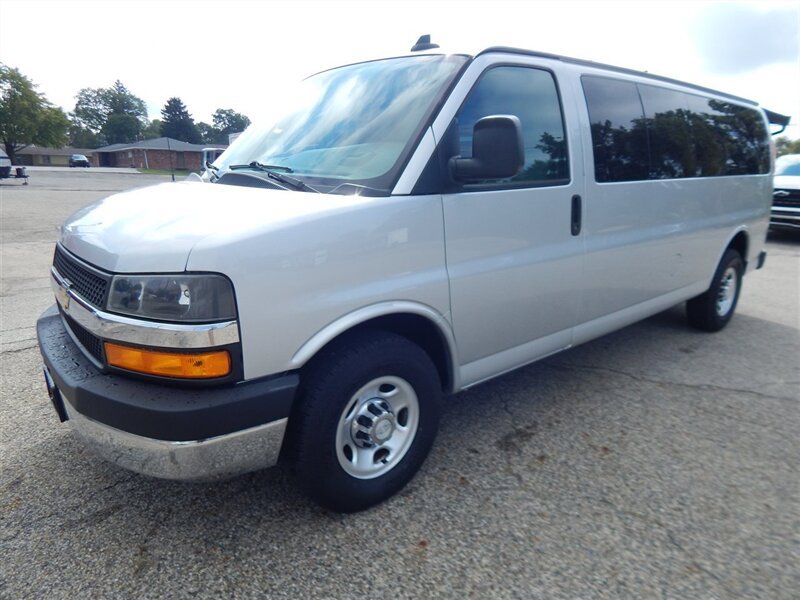 Used 2019 Chevrolet Express 3500 LT w/ LT Preferred Equipment Group RWD image 3