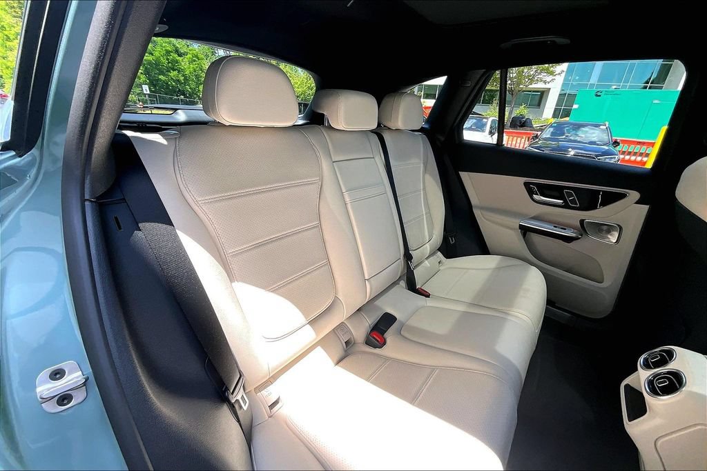 Used 2025 Mercedes-Benz GLC 300 4MATIC image 29