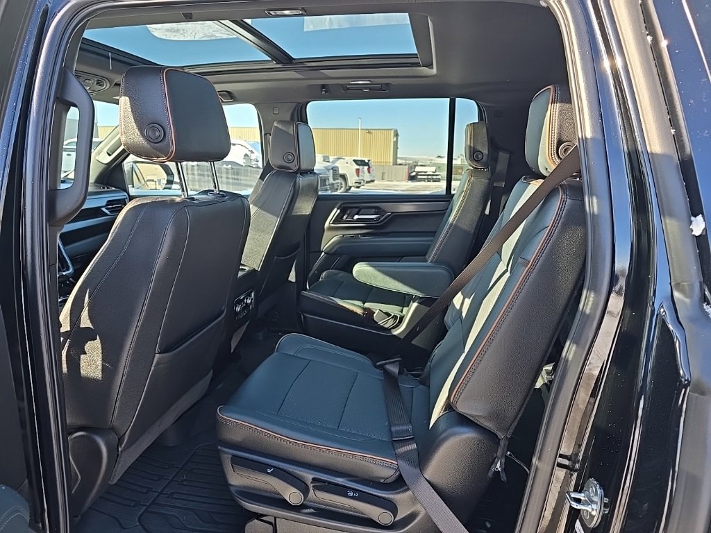 Used 2025 GMC Yukon XL AT4 w/ AT4 Premium Package image 12