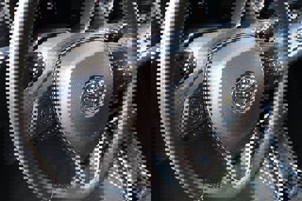 Used 2023 Toyota Corolla Cross AWD Hybrid image 20