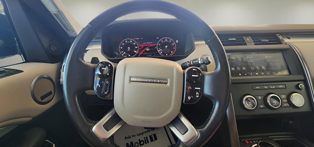 Used 2020 Land Rover Discovery Landmark image 32