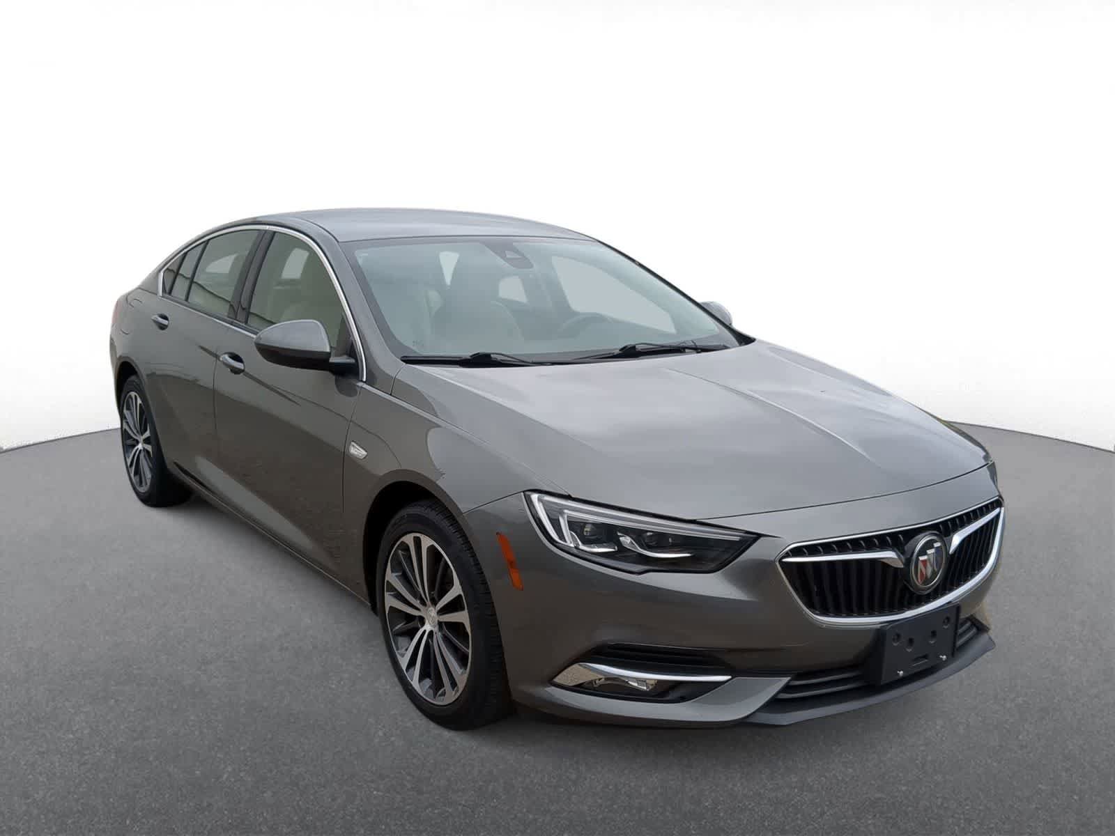 Used 2018 Buick Regal Essence w/ Driver Confidence Package #1 FWD image 2