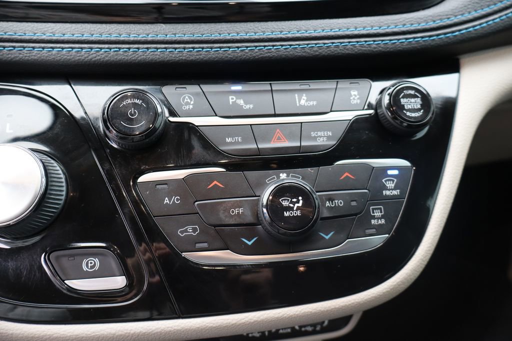 Used 2021 Chrysler Pacifica Touring-L w/ Uconnect Theater Family Group image 23