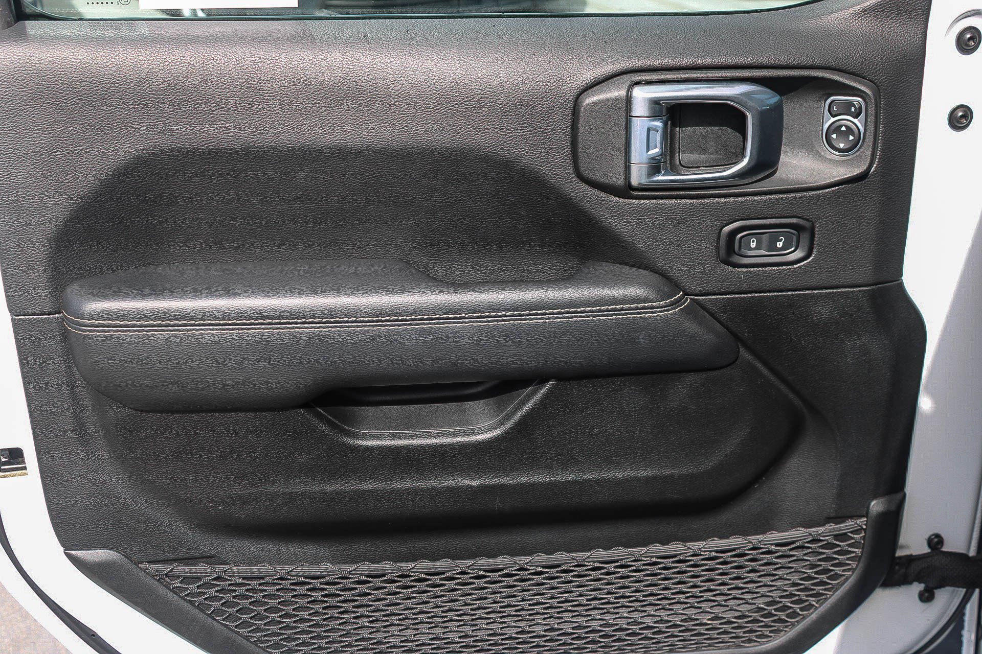 Used 2022 Jeep Wrangler Unlimited Sahara image 21