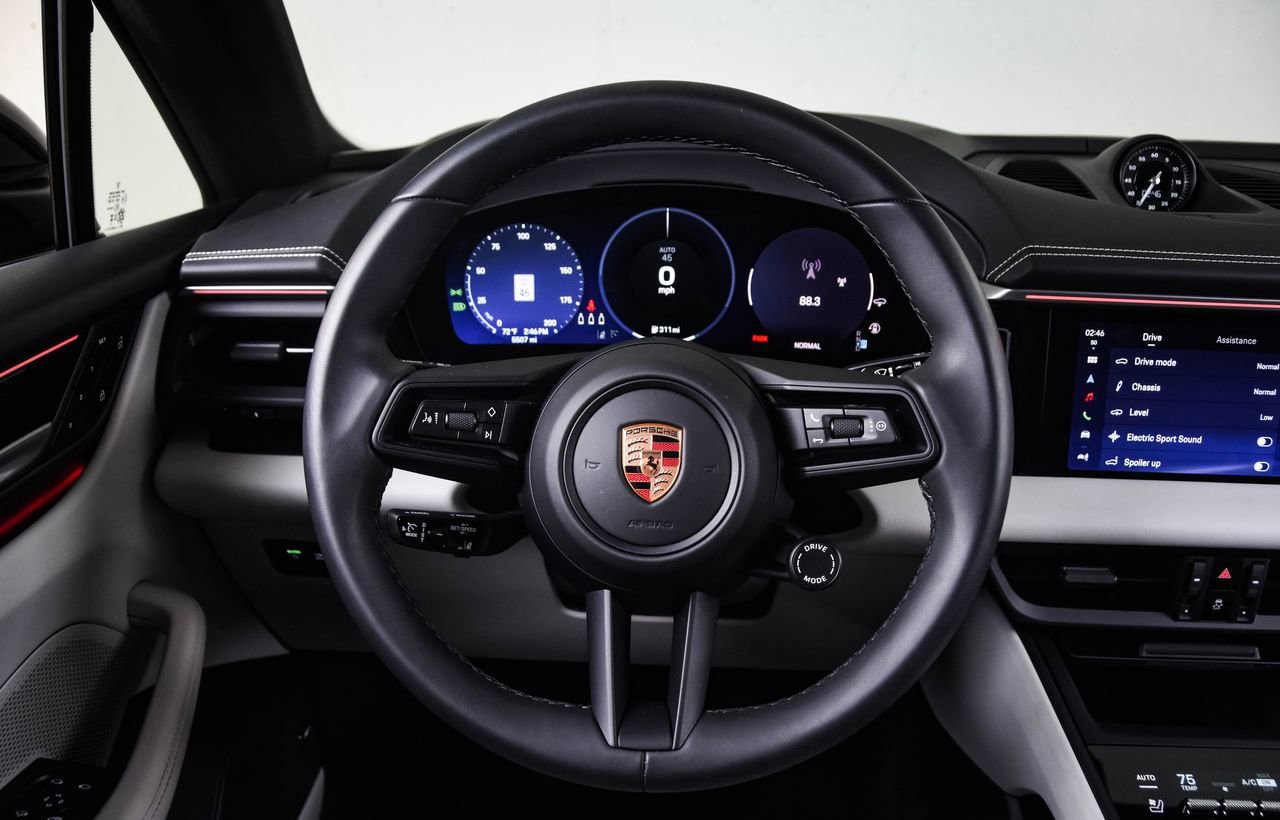 Certified 2025 Porsche Macan Electric image 26