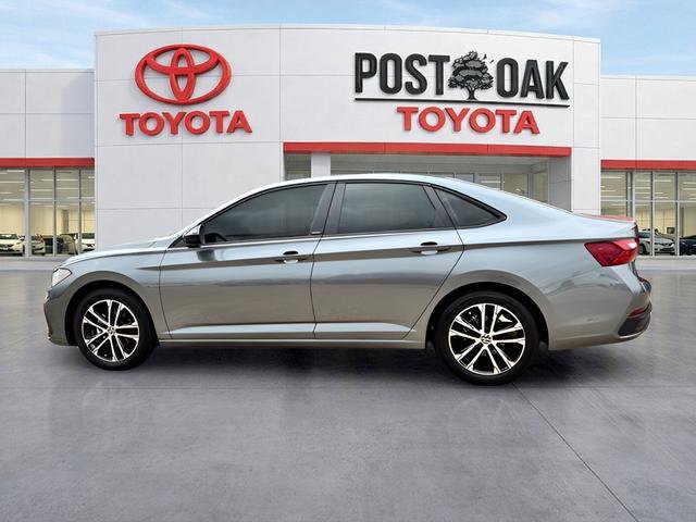 Used 2025 Volkswagen Jetta Sport image 9
