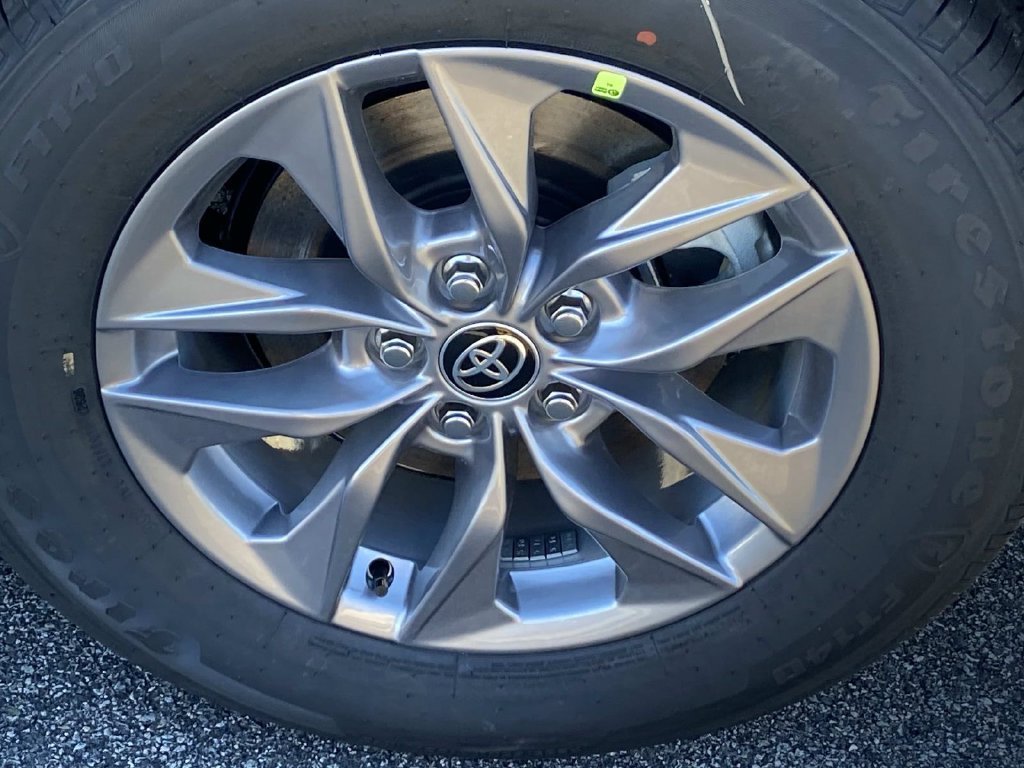 New 2026 Toyota Sienna XLE AWD/4WD image 6