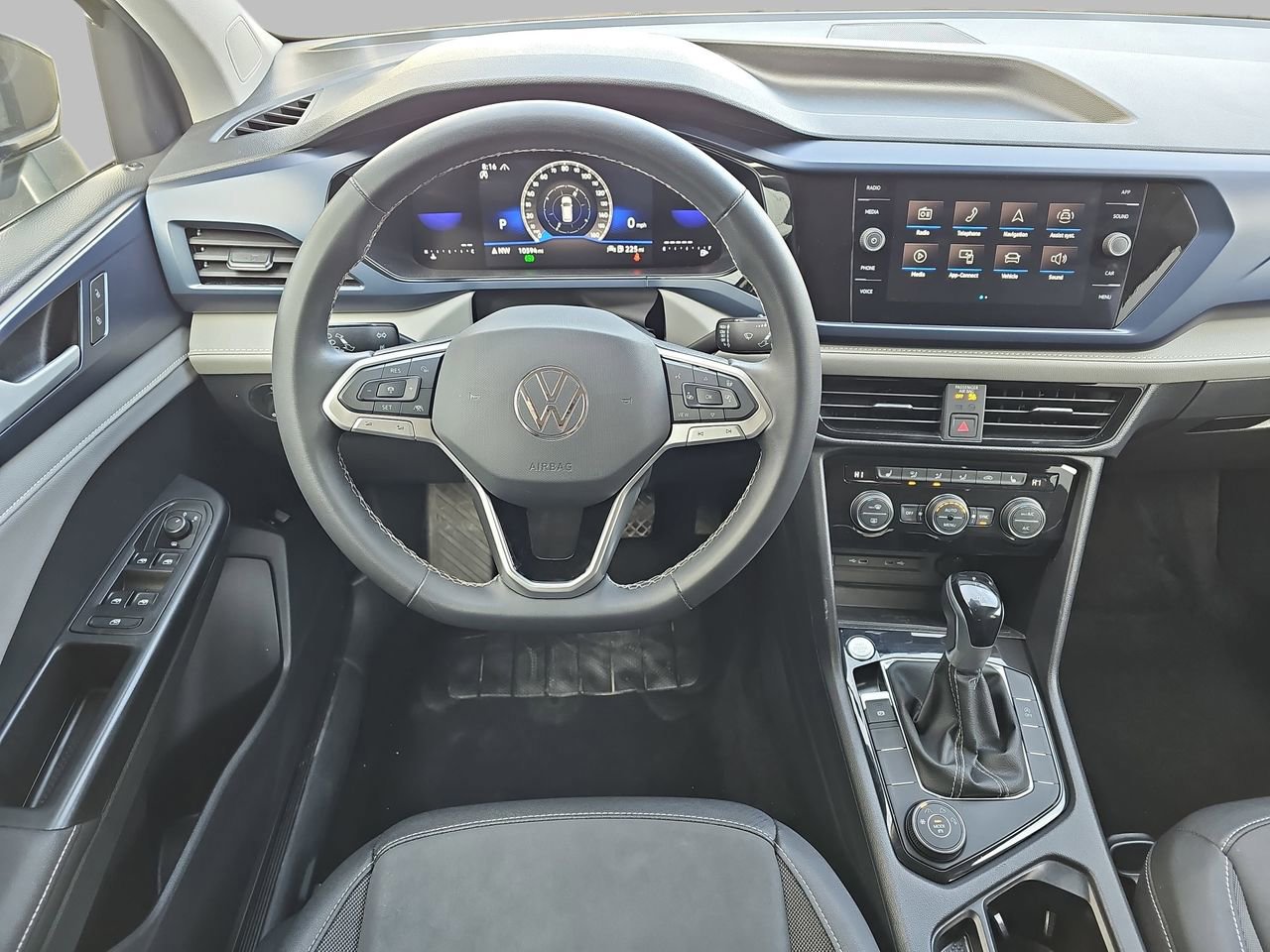 Used 2024 Volkswagen Taos SE image 20