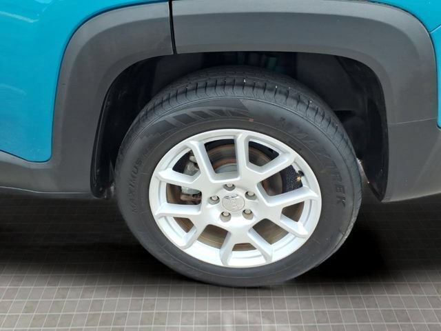 Used 2019 Jeep Renegade Latitude FWD image 10