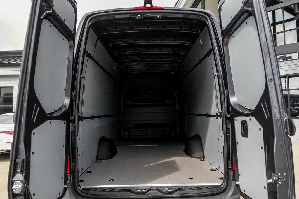 Used 2025 Mercedes-Benz Sprinter 2500 image 11