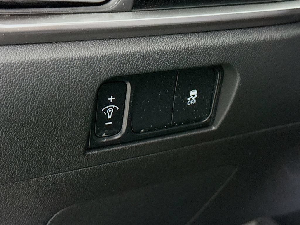 Certified 2025 Kia Sorento LX FWD image 19