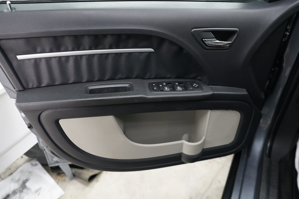 Used 2009 Dodge Journey SXT w/ Flexible Seating Group FWD image 17