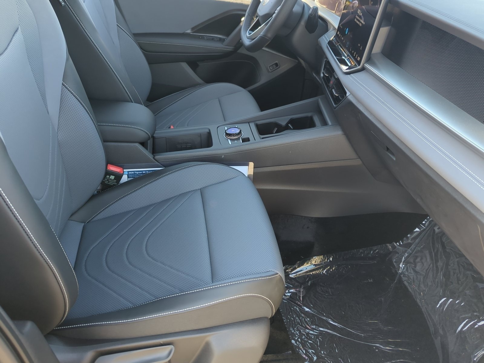 New 2026 Volkswagen Tiguan SE R-Line FWD image 18