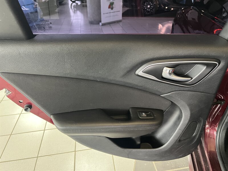 Used 2015 Chrysler 200 Limited w/ Convenience Group FWD image 14