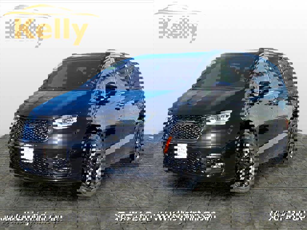 Used 2022 Chrysler Pacifica Limited w/ S Appearance Package image 1