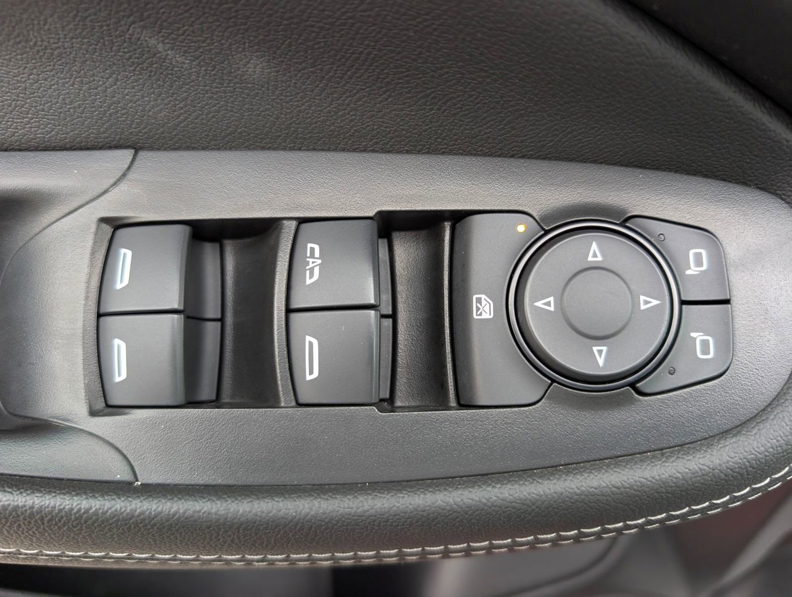 Certified 2024 Buick Encore GX Sport Touring image 8