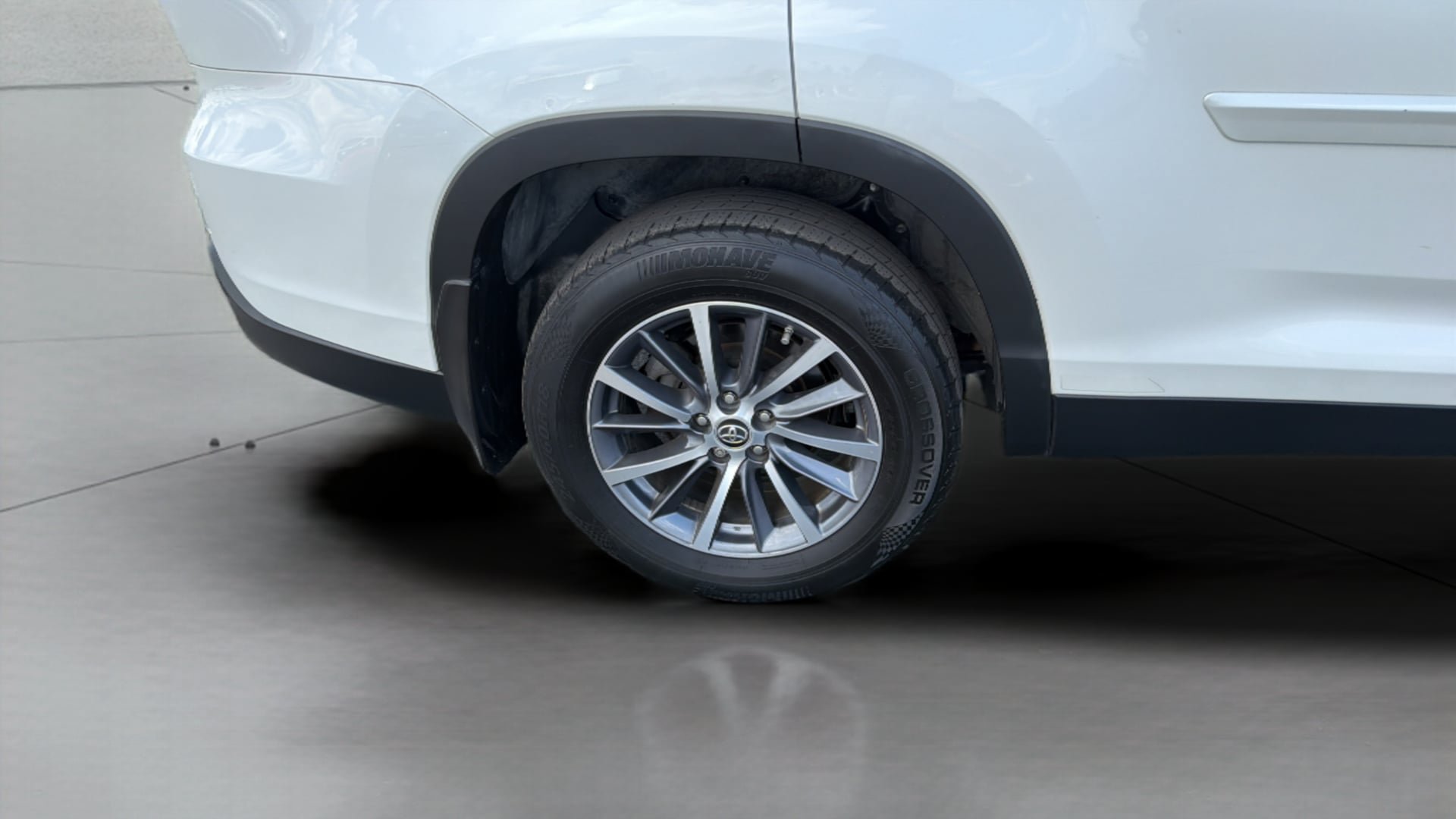 Used 2019 Toyota Highlander XLE AWD/4WD image 37