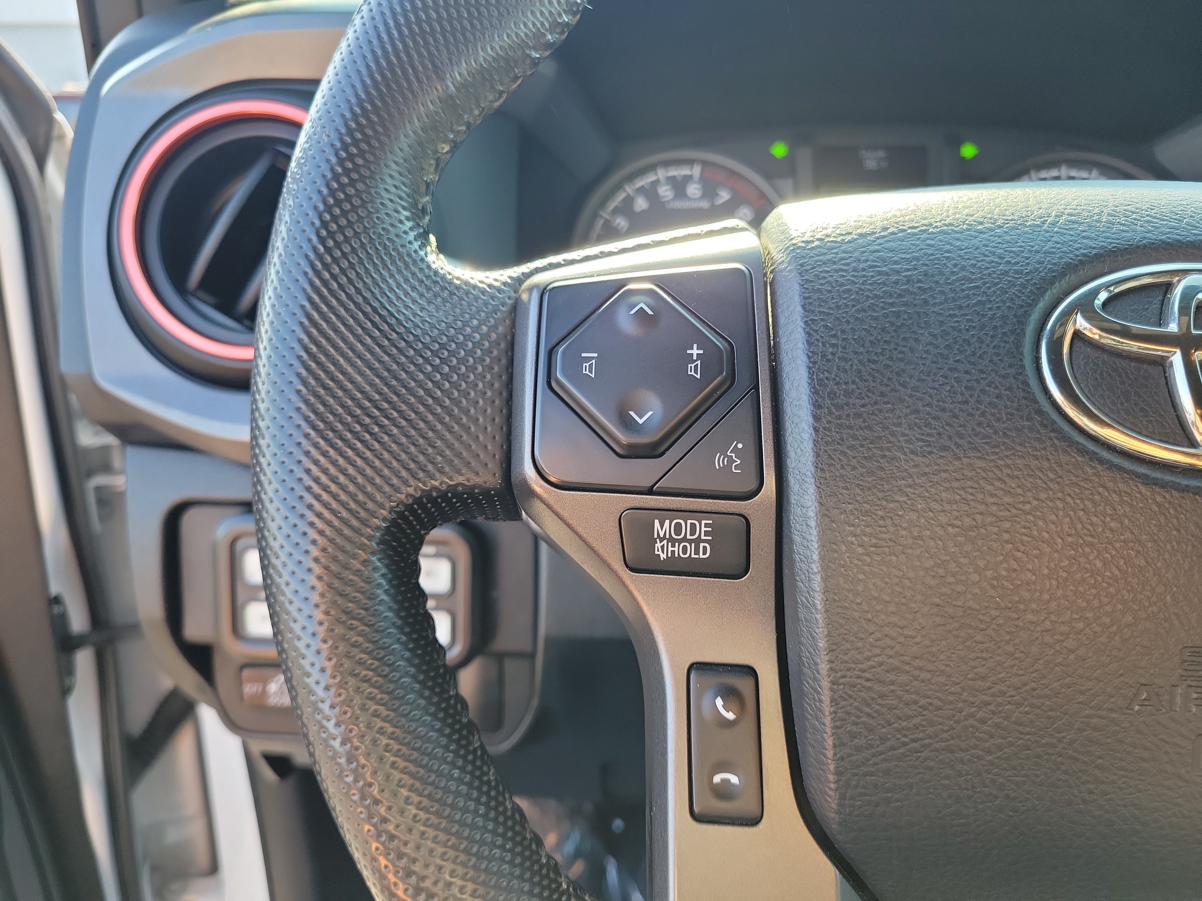 Used 2017 Toyota Tacoma TRD Off-Road w/ Tow Package (A/T) AWD/4WD image 22