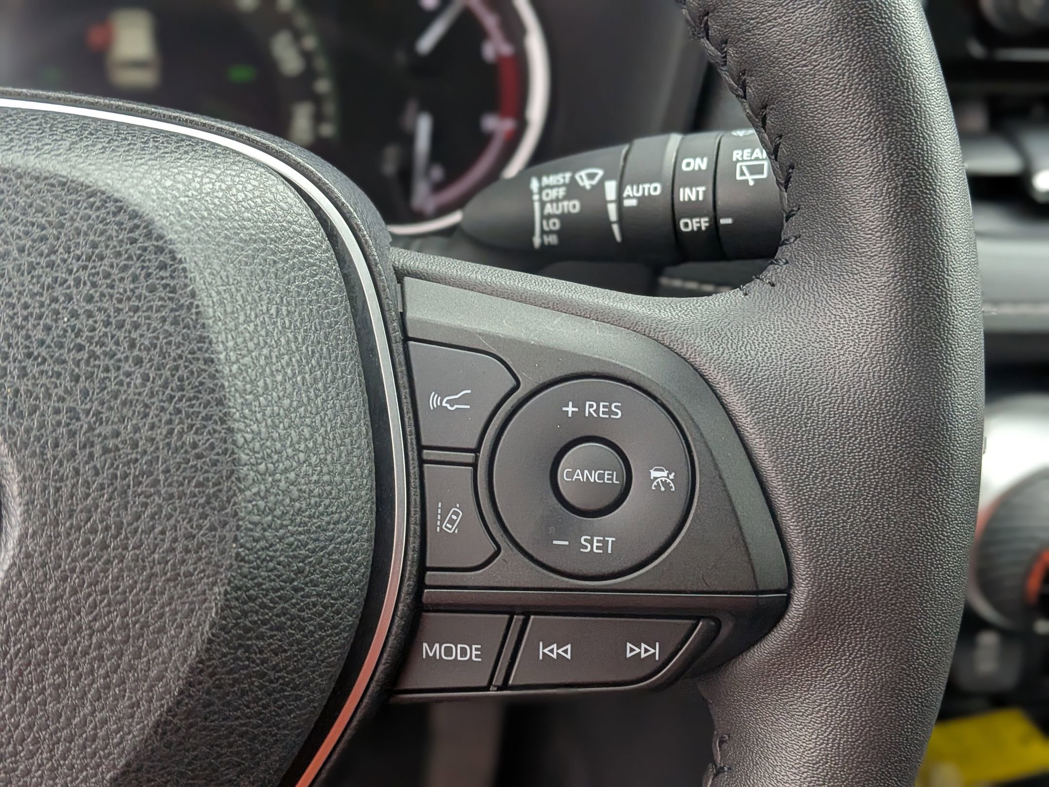 Used 2023 Toyota RAV4 XLE Premium image 23