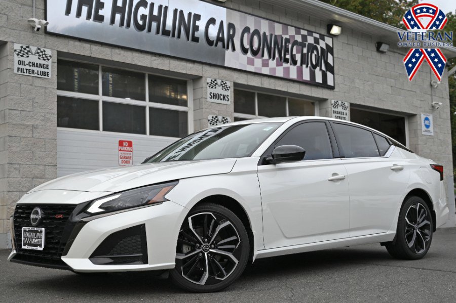 Used 2023 Nissan Altima 2.5 SR w/ SR Premium Package image 1