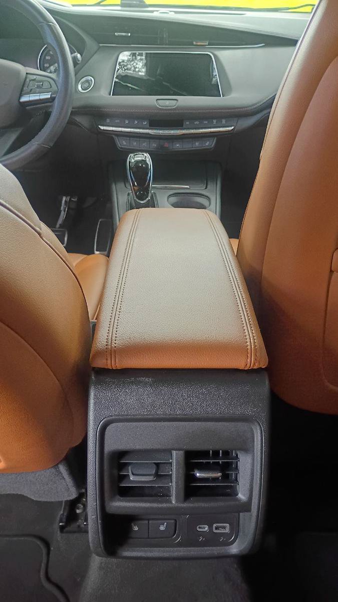 Used 2022 Cadillac XT4 Sport w/ LPO, ONYX Package FWD image 14