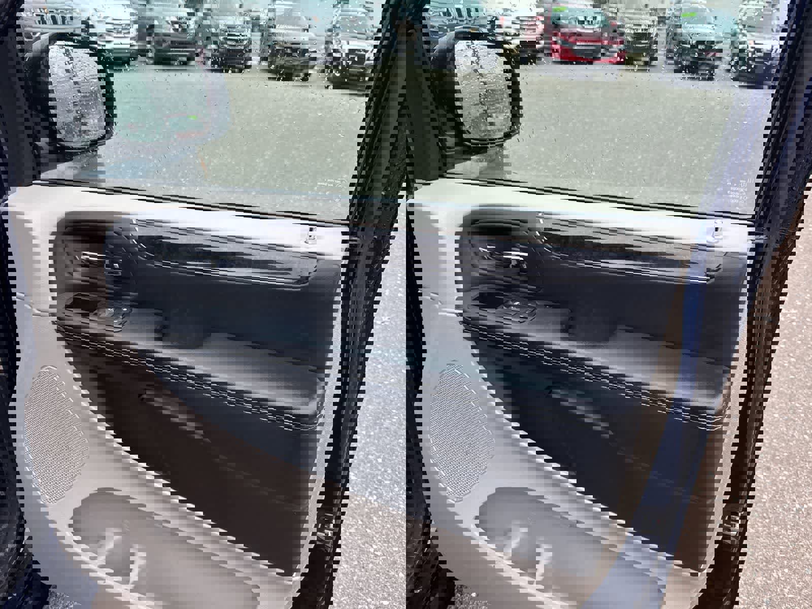 Used 2014 Chrysler Town & Country Touring FWD image 25