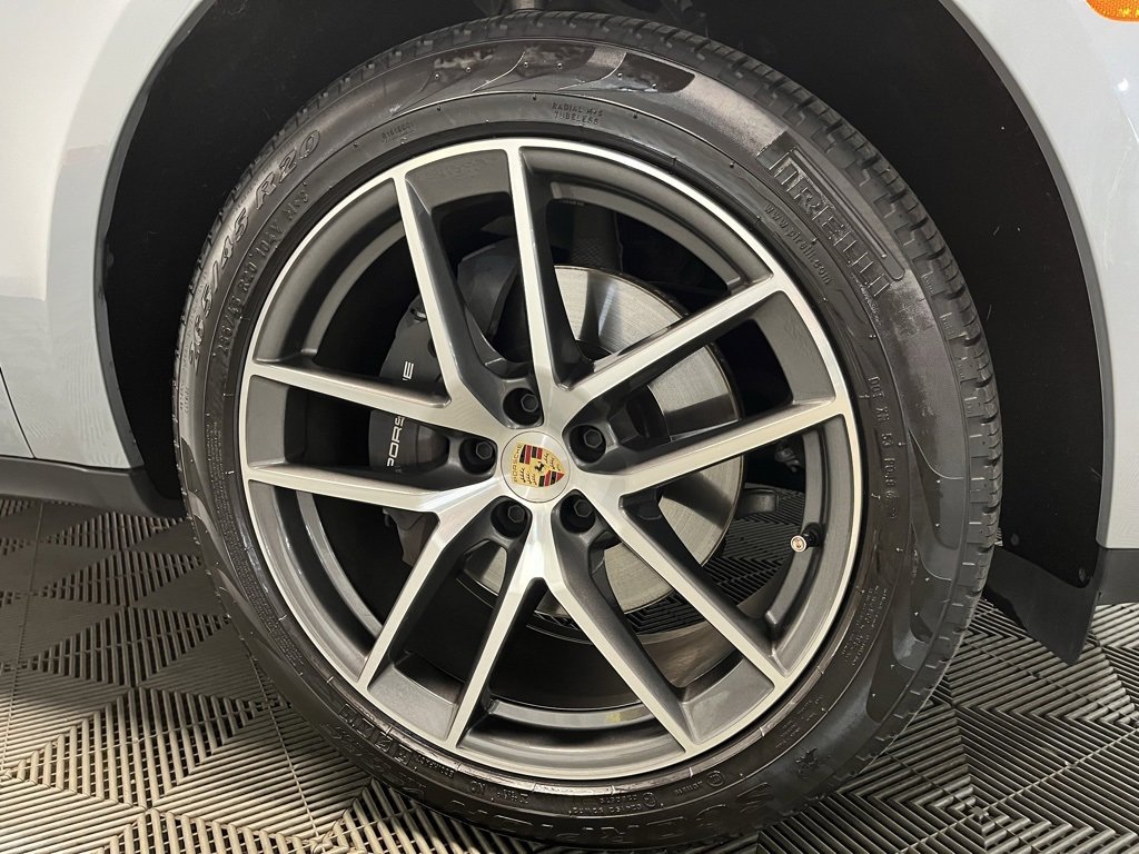 Used 2023 Porsche Macan image 3
