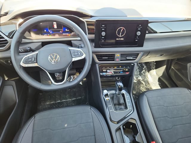 New 2026 Volkswagen Taos SE FWD image 9