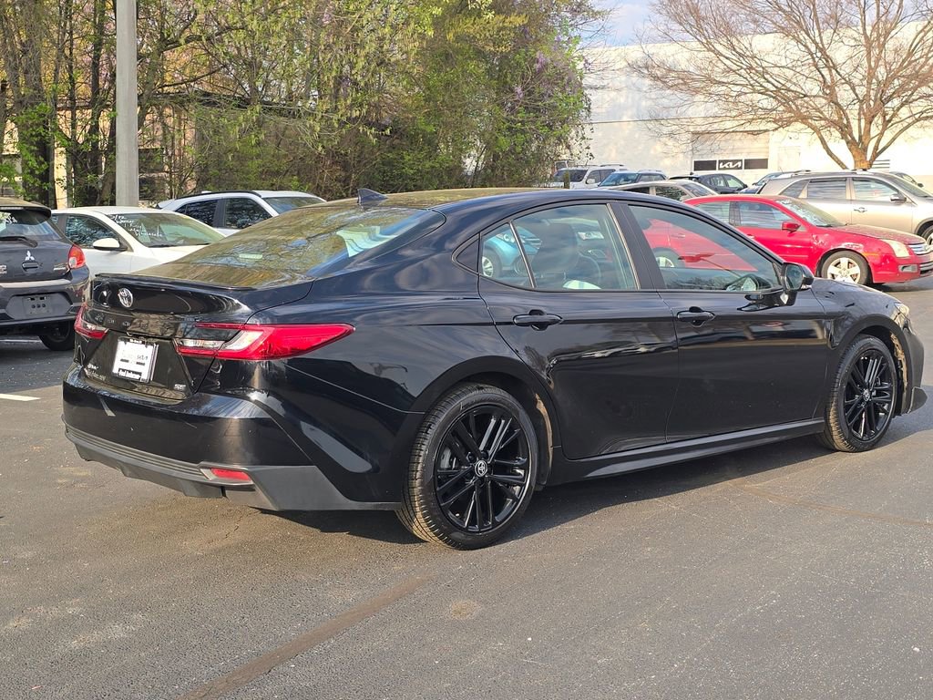 Used 2025 Toyota Camry SE w/ Convenience Package image 3