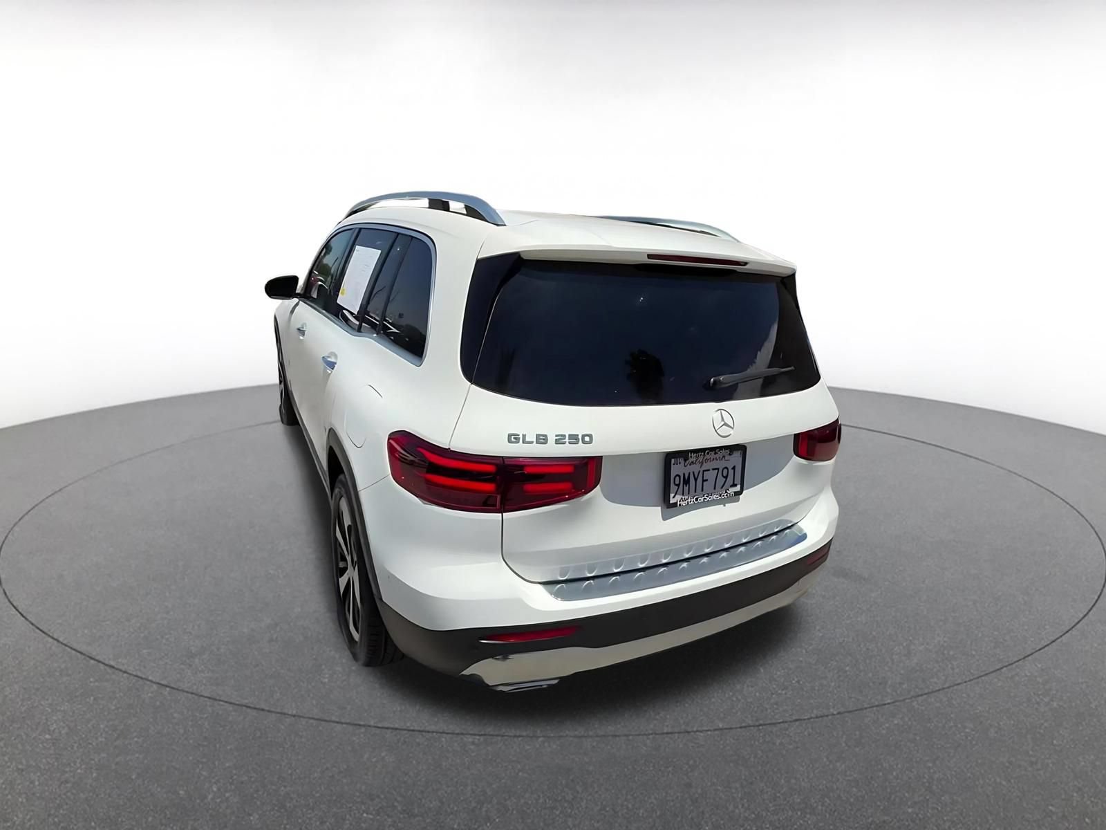 Used 2025 Mercedes-Benz GLB 250 image 11