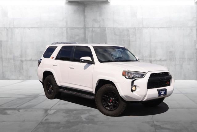 Used 2018 Toyota 4Runner SR5 AWD/4WD image 2