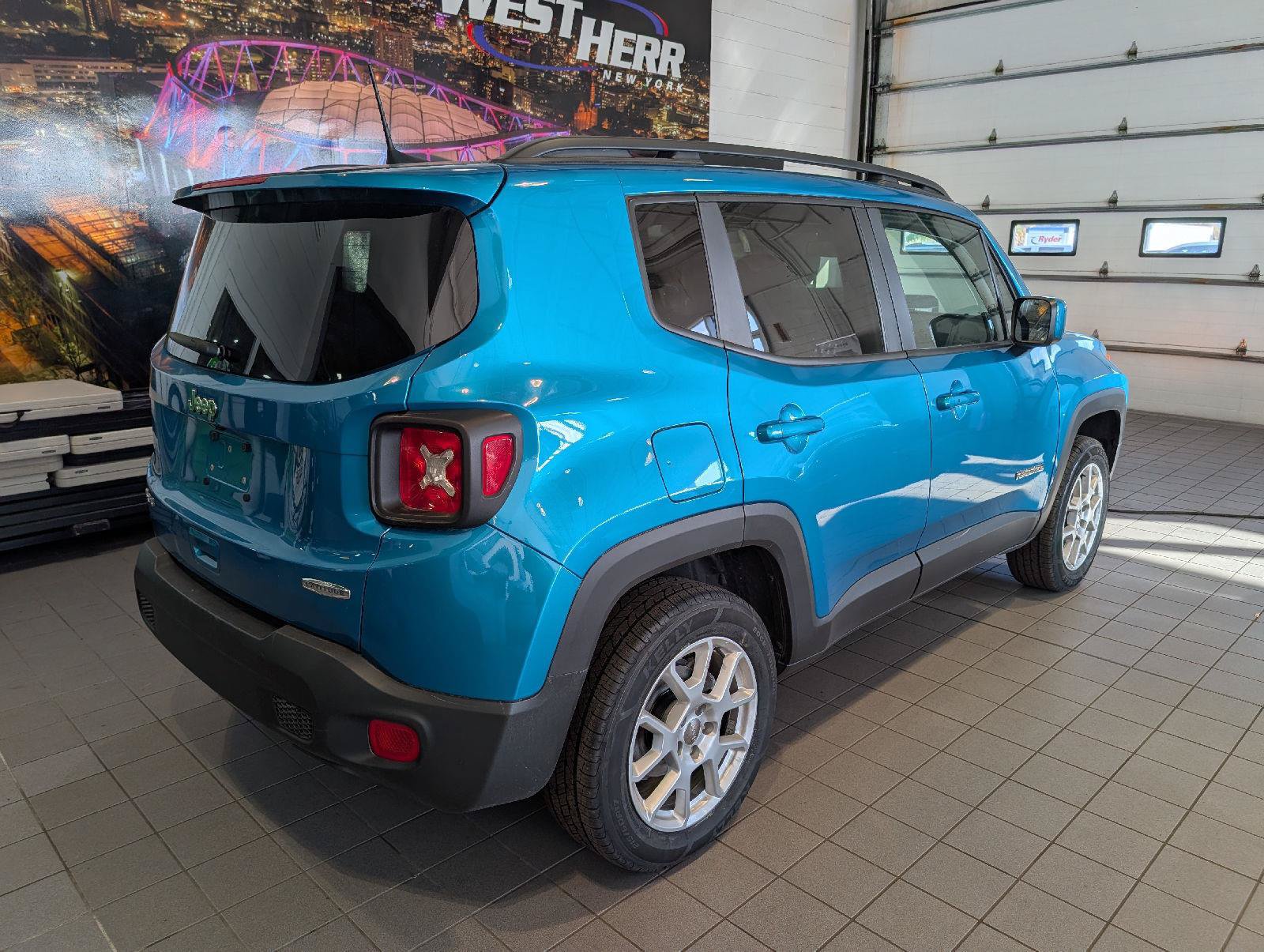 Used 2021 Jeep Renegade Latitude AWD/4WD image 10