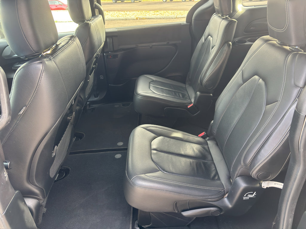 Used 2018 Chrysler Pacifica Touring-L w/ Premium Audio Group image 11